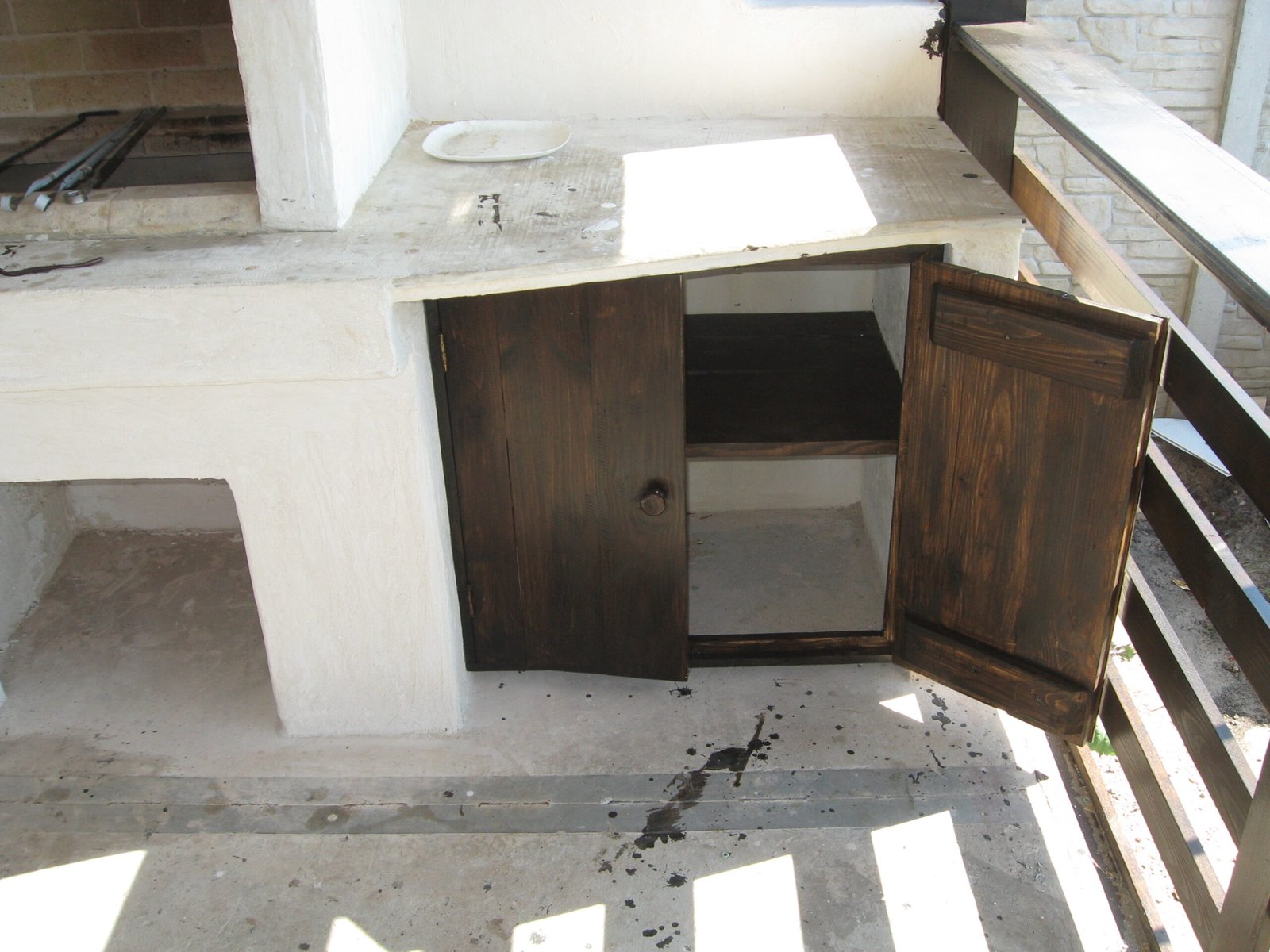 drzwi i półki drewniane do grilla